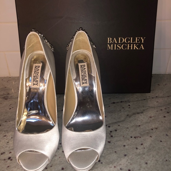 Badgley Mischka Kiara Platforms - Picture 3 of 7